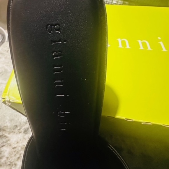 Gianni Bini Brand New Black Pumps with BIG White Bow - Size 9 M - Picture 10 of 11